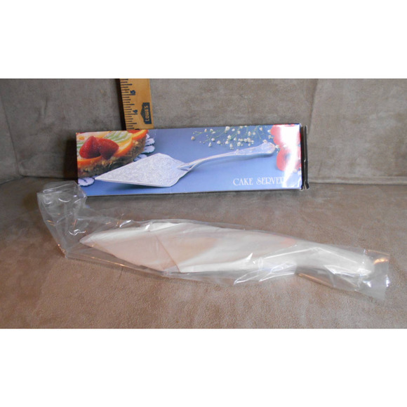 Silver-plated 11.5" Cake Server CH-836 NIB Studio Silversmiths Scroll Design - Picture 2 of 9